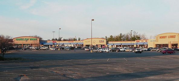 Carriage Gate Shopping Center: 829-859 Eastern Bypass, Richmond, KY 40475